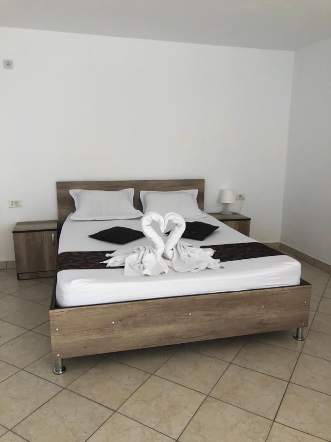 Marcos Hotel คอสติเนช ภายนอก รูปภาพ