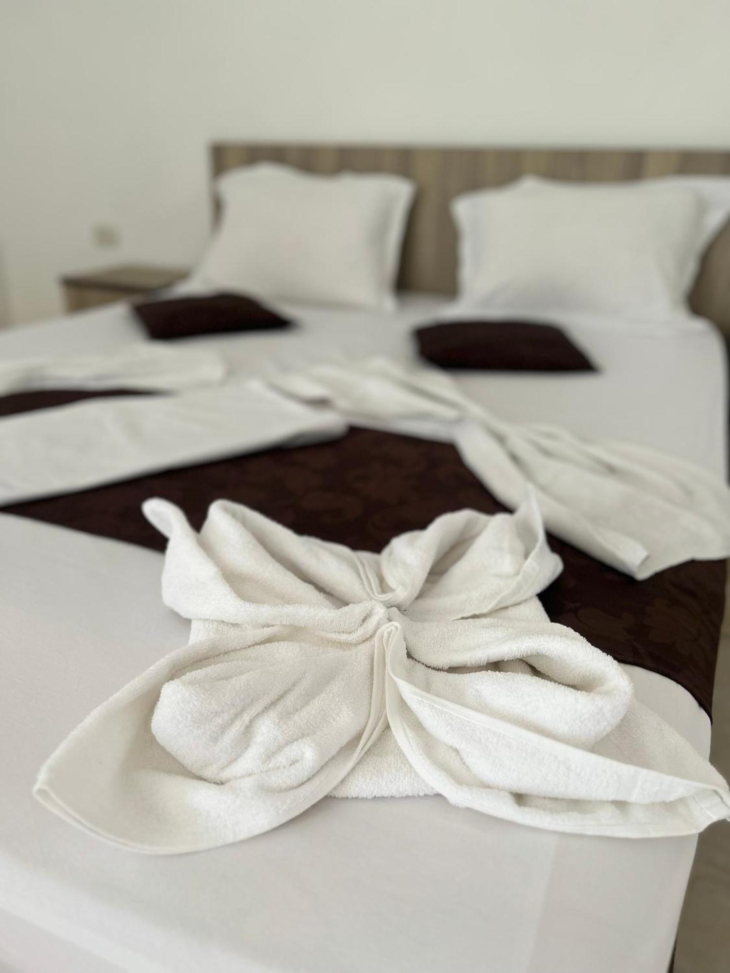 Marcos Hotel คอสติเนช ภายนอก รูปภาพ